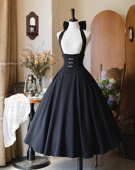 🌟 Step back into the 1990s with this vintage fishbone waist halter dress! Featuring a stunning large bow at the back of the neck, it’s perfect for a classic autumn look. 🖤 Black dress? Search "CGFW-141" on devilinspired.com to shop! ✨ Explore more color options and the full collection here: https://www.devilinspired.com/Forest-Wardrobe. #vintagefashion #1990sfashion #classiclolita Skirt Lengths, Classic Lolita, Cropped Coat, Boned Corsets, Classic Skirts, Autumn Wardrobe, Fashion Bottoms, Corset Belt, High Waist Skirt