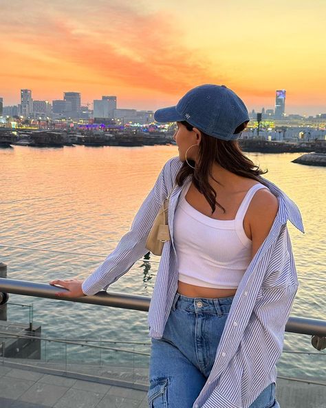 Aesthetic New York City, Bridal Boutique Interior, New York City Style, Aesthetic New York, Ananya Pandey, Ananya Panday, Wardrobe Goals, Sunset Pics, Baseball Outfit