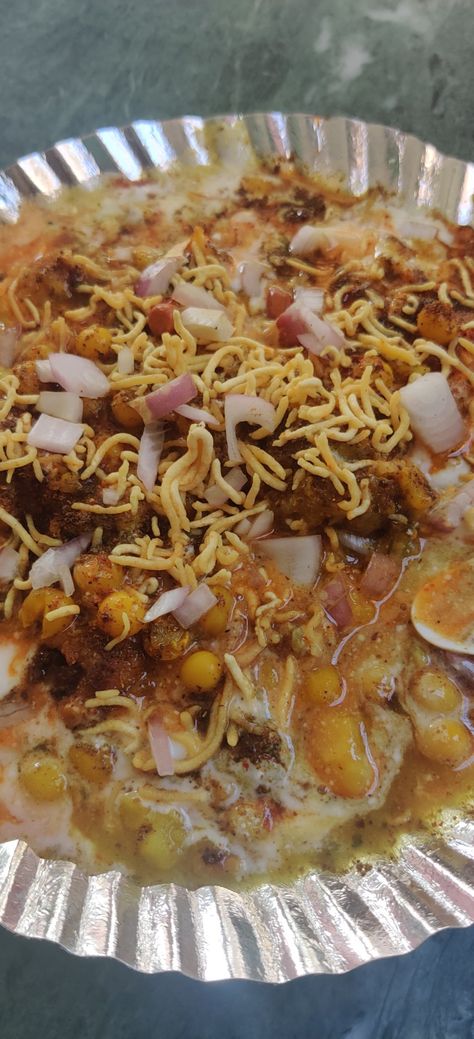 Samosa chat - old baneshwor  Office Samosa Snap, Samosa Chat, Samosa Chaat, Snap Ideas, Indian Cooking Recipes, Beach Background, Classy Photography, Snapchat Filters, Samosa