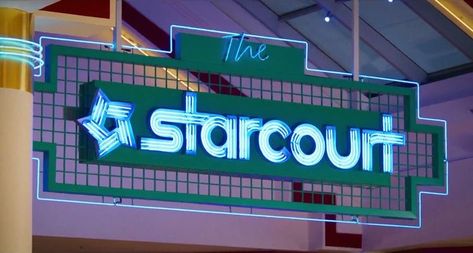 stranger things Stranger Things Setting, Starcourt Mall, Pink Neon Sign, Watch Stranger Things, New York Pizza, Stranger Things Season 3, Stranger Things 3, Dance Instructor, Video Store