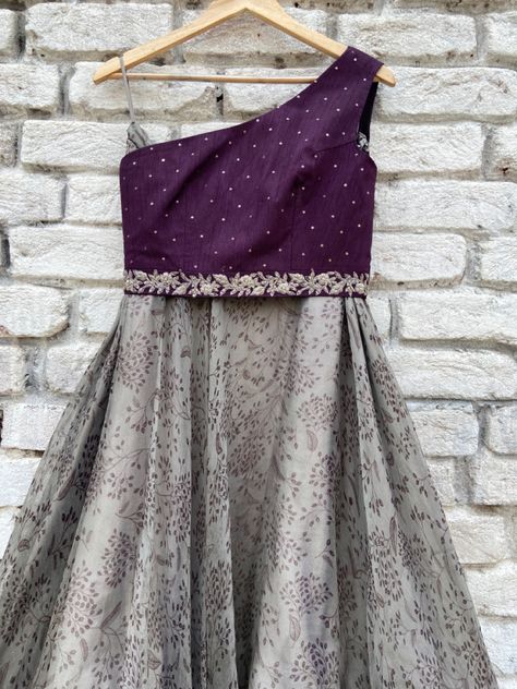 Lehengas For Kids, Long Blouse Designs, Kids Party Wear Dresses, Wedding Lehenga Designs, Stitching Dresses, Wedding Blouse Designs, Kids Dress Patterns, Organza Skirt, Half Saree Designs