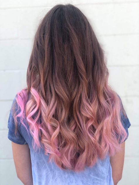 Pastel pink ombré Pink Hair Ends Brunette, Brown Hair Pink Ends, Hair Color Dip Dye, Dyed Ends Of Hair, Pastel Pink Ombre, Dipped Hair, Hair Doos, Hair Dyed, Pastel Pink Hair