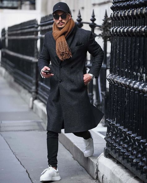 Fashion With Scarf, Winter Fashion 2022, Men's Winter Fashion, Winter Fashion Formal, European Fashion Winter, Have A Wonderful Sunday, Chic Work Outfit, Mens Winter Fashion Outfits, Winter Coat Outfits