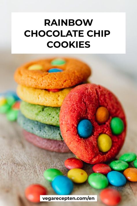 It’s time for a tasty rainbow chocolate cookie recipe! And not just chocolate chip cookies, we are going to tell you how to make (vegan) chocolate chip cookies, in the colors of the rainbow | Rainbow cookies recipe | Homemade chocolate chip cookies | Vegan cookies recipes | Vegan rainbow cookies | Vegan chocolate chip cookies | Rainbow recipes | Rainbow food #chocolatecookies #vegancookies #cookies Rainbow Cookies Recipe, Rainbow Recipes, Vegan Chocolate Chip Cookie Recipe, Rainbow Foods, Vegan Bakes, Rainbow Chocolate, Chocolate Cookie Recipe, Rainbow Ideas, Easter 2024