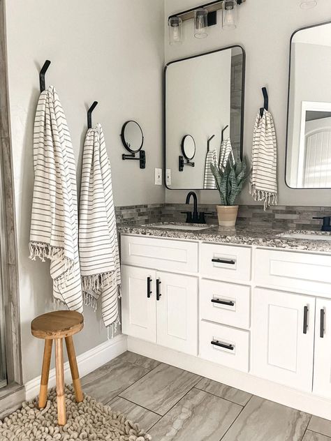 Bathroom Inspiration Decor, Small Bathroom Decor, Clear Coat, House Inspo, Bathroom Inspiration, Bathroom Interior Design, Bathroom Interior, Home Remodeling, Apartment Decor