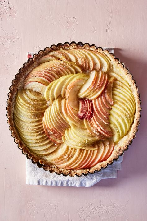 THE EASIEST APPLE TART (PROMISE!) — Edible Living Apple Tart Recipe, Dessert Simple, Camille Styles, Warm Apple, Apple Tart, Favorite Cookbooks, Easiest Apples, Thanksgiving Menu, Tart Recipes