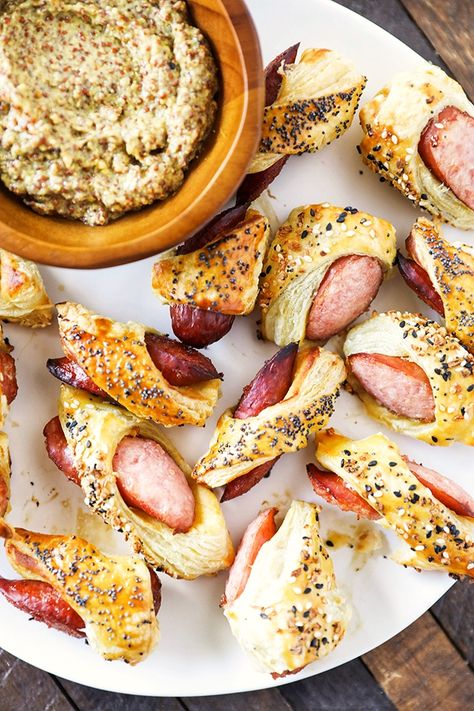 Sausage In A Blanket, Easy Lunches To Make, Pigs In A Blanket Recipe, Sausage Appetizers, Sausage Wrap, Spicy Brown Mustard, Brown Mustard, Pigs In A Blanket, Easy Lunch Recipes