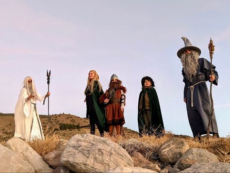 Lotr family costume group costume Lord Of The Rings Halloween, Lord Of The Rings Costume, Group Costumes, Family Costumes, Family Halloween Costumes, Family Halloween, The Rings, Lord Of The Rings, Halloween Costumes