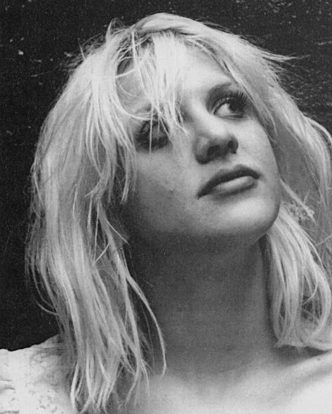 Courtney Love Hole, Kurt And Courtney, Courtney Love, Punk Girl, Mtv Videos, Miss World, Doll Parts, Love Photos, Love Images