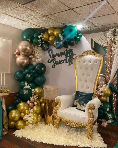 Quinceanera Main Table Ideas Green, Hunter Green Sweet 16 Decorations, Quince Backdrop Ideas Emerald Green, Princess And The Frog Aesthetic Sweet 16, Yellow Quince Theme, Emerald Green Quince Theme, Quince Decorations Ideas, Emerald Green Quinceanera Theme, Green Quinceanera Theme