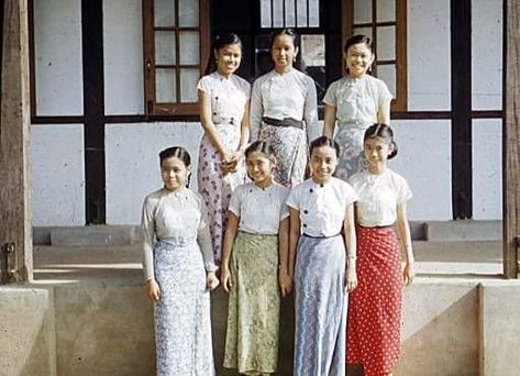 Myanmar Traditional Dress 1990, Burmese Culture, History Of Myanmar, Vintage Myanmar, Fashion Facts, Shan State, Myanmar Fashion, Myanmar Art, Myanmar Clothes