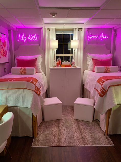 Cute Dorms For Two, Ole Miss Dorm Room Rh3, Pink Dorm Rooms Ideas, Red And Pink Dorm Room, Orange Pink Dorm Room, Trendy Dorm Room Ideas Preppy, Pink And Orange College Dorm, Dorm Aesthetic Pink, Pink And Orange Dorm Room Ideas