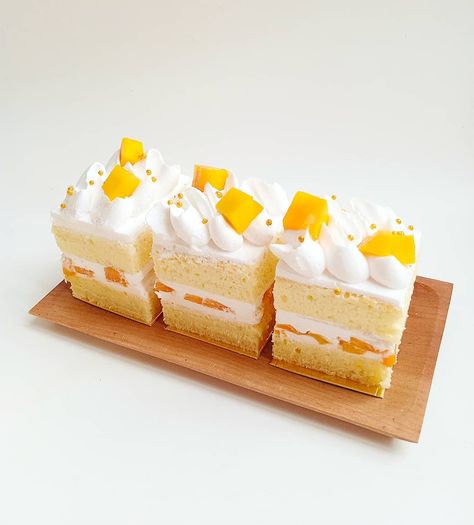 Mango Shortcake Suddenly craving for this dessert🙈🙈😂 Mango Shortcake, Vanilla Cake, Cheesecake, Vanilla, Mango, Dessert, Cake, Quick Saves