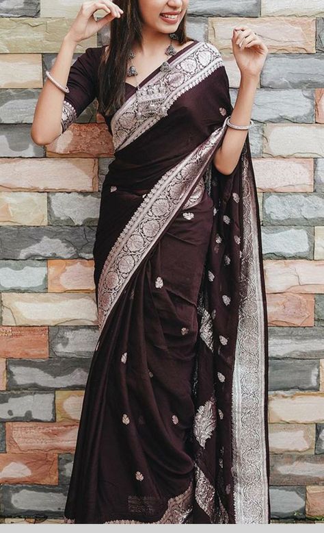 Khaddi Georgette Saree, Saree Chiffon, Indian Wedding Gowns, Saree Georgette, Saree Wearing Styles, Simple Saree Designs, Indian Sari Dress, Traditional Blouse Designs, Latest Model Blouse Designs