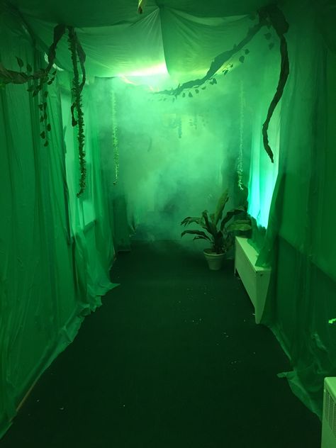 Haunted Zoo Theme, Jungle Haunted House, Haunted Forest Decorations Indoor, Haunted Jungle Halloween, Haunted Aquarium, Jungle Halloween, Zoo Room, 2023 Themes, Haunted School