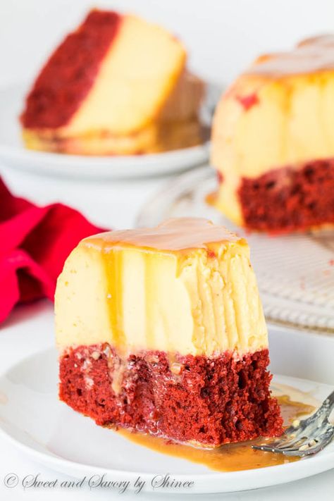 Impress your sweetheart with this fabulous magic red velvet flan cake. This cake is not only stunning to look at, it's also absolutely divine to devour! Plus, something magical happens during baking. Flan Cakes, Dessert Souffle, Magic Cakes, Velvet Cakes, Flan Cake, Cake Mug, Flan Recipe, Cake Platter, Red Cake