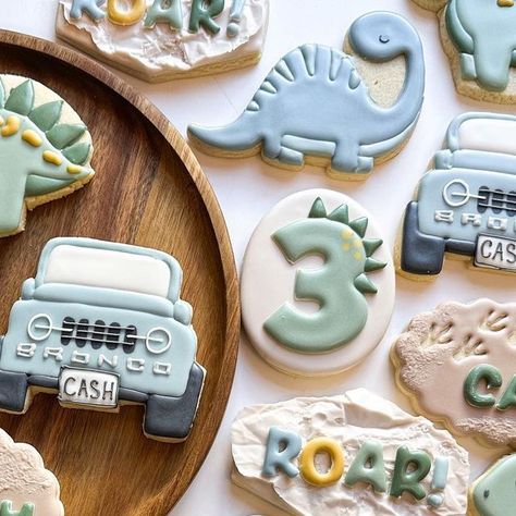 Danielle Gherardini on Instagram: "How cute is that little Bronco Cookie!? 😍😍 • • • • • #cookiedecorating #cookielove #talentedcookiers #sugarcookies #icingcookies #customcookies #designercookies #buttercookies #royalicing #cookiesofinstagram #royalicingart #sugarcookieart #cookieartist #edibleart #cookie #cookieart #decoratedcookies #decoratedsugarcookies #bakersofinstagram #royalicingcookies #instacookies #sugarcookiesofinstagram #dinosaurcookies #dinosaurbirthday #broncocookies #3rdbirthd Dino Cookies, Dinosaur Cookies, Cookies Decorated, Cookie Art, Icing Cookies, Edible Art, Royal Icing Cookies, Dinosaur Birthday, Cookie Cake