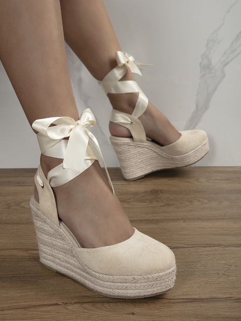 White Court Shoes, Slim Fast Diet, Women Wedges, Espadrille Wedge, Crochet Shoes, Gorgeous Shoes, Leg Design, Womens Wedges, Crazy Shoes