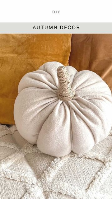 Autumn Decorations Indoor, Plaid Diy, Craft Projects For Adults, Fall Decor Diy Crafts, Boho Halloween, Scandi Boho, Hello October, Pumpkin Pillows, Autumn Decorating