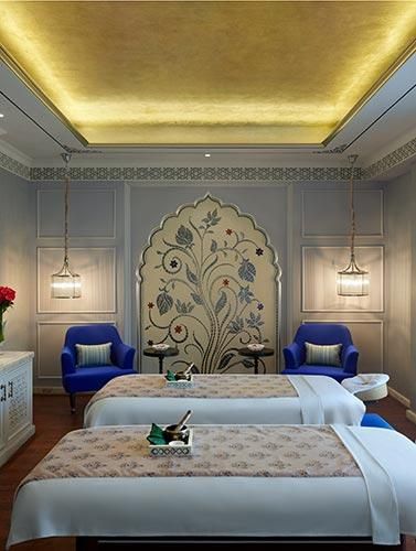 Rajasthani Hotel Room Interiors, Rajasthani Bedroom Interior, Mandawa Haveli, Leela Palace Jaipur, Decent Bed Design, Jaipur Design, Bar Palladio, Heritage Interior, Bed Design Images