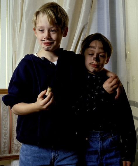 macaulay culkin kieran culkin My Girl Film, Culkin Brothers, Culkin Family, Rory Culkin, Kieran Culkin, Girl Film, Macaulay Culkin, Celebrity Families, Hate Men