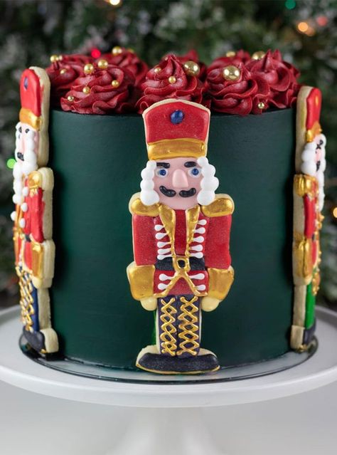 Green Christmas Cake, Kids Birthday Cake Ideas, Christmas Cakes Images, Nutcracker Cake, Nutcracker Cookies, Toadstool Cake, Christmas Cake Ideas, Dark Green Christmas, Kids Birthday Cake