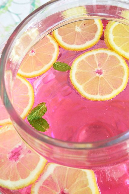 Lemonade Party, Lemonade Stand, Wall Papers, Yellow And Pink, Color Mix, Pink Lemonade, Pink Summer, Party Drinks, Pink And Yellow