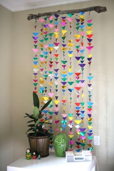 21-Extraordinary-Smart-DIY-Paper-Wall-Decor-That-Will-Color-Your-Life-homesthetics-design-5 Diy Party Cups, Hanging Origami, Takken Decor, Origami Decor, Paper Wall Decor, Origami Design, Branch Decor, Deco Boheme, Diy Garland