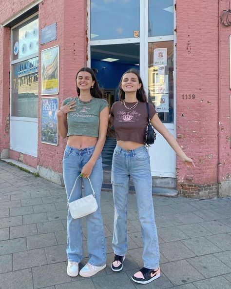 Bff Outfits Aesthetic, Matching Fits Best Friends, Bff Clothes, Melanie Outfits, Color Coordinated Outfits, Bestie Fits, 2000’s Outfit, Bsf Pics, Bff Matching Outfits