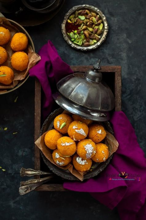 Indian Wedding Sweets, Motichoor Ladoo, Cooking With Ghee, Sweets Photography, Traditional Wedding Favours, Indian Food Photography, Orange Food Coloring, Bengali Food, Diwali Food