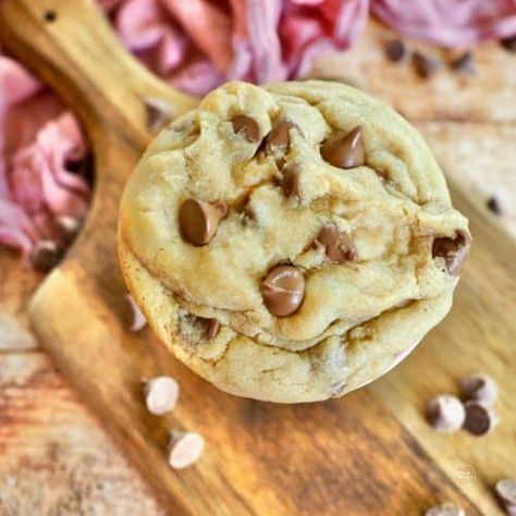 Chocolate Chip Copycat Crumbl Cookies - The Fresh Cooky Crumble Cookie, Mini Chocolate Chip Cookies, Crumbl Cookies, Recipes Chocolate, Appetizer Bites, Baked Chips, Perfect Cookie, Cookies Recipes, Soft Cookie