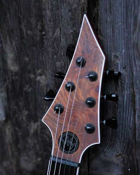 Guitar Headstock Design, Decorative Guitar, Headstock Design, Sick Guitars, Guitar Headstock, Luthier Guitar, Guitar Making, Slide Guitar, Guitar Ideas