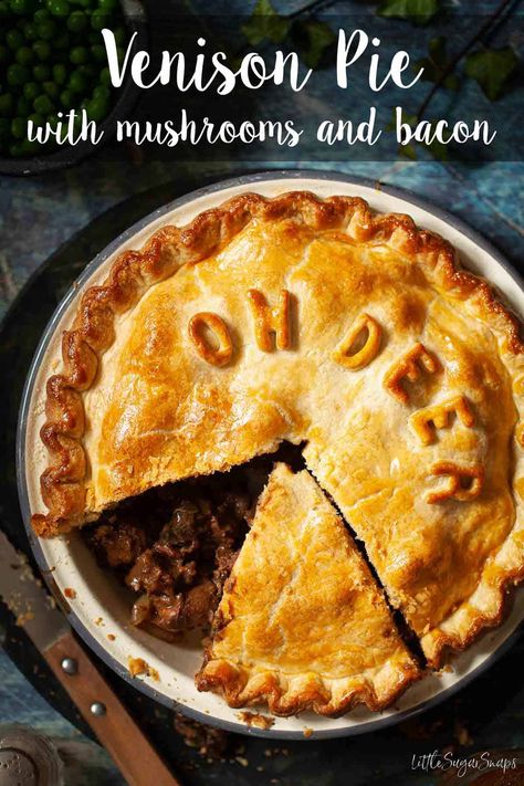 Venison Pie with Mushrooms and Bacon Venison Cottage Pie, Venison Pie Recipes, Venison Stuffed Mushrooms, Venison Thanksgiving Recipes, Venison Mince Recipes, Venison Hamburger Recipes, Venison Meat Pie, Venison Recipes Ground, Deer Heart Recipes