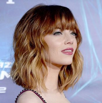 emma stone long bob with bangs Emma Stone Short Hair, Ginger Lob, Emma Stone Bangs, Balayage Hair Brunette Short, Highlights Bob, Ginger Ombre, Emma Stone Hair, Textured Lob, Lob With Bangs