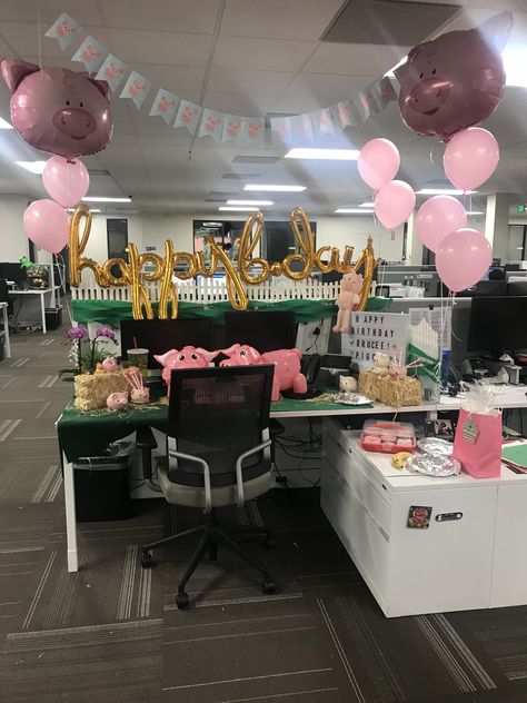 Birthday Decorations For Office Desks, Birthday Desk Decorations, Cubicle Birthday Decorations, Hbd Ideas, Office Birthday Decorations, Cubicle Decorations, Bday Decor, Office Decor Professional, Office Party Decorations