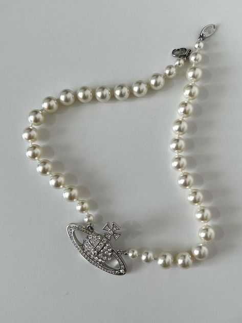 Vivienne Westwood Jewlrey, Cute Neckless, Vw Jewelry, Jewlrey Aesthic, Vivienne Westwood Pearl Necklace, Vivienne Westwood Jewellery, Pearl Necklace Set, Pearl Choker Necklace, Necklace Pearl