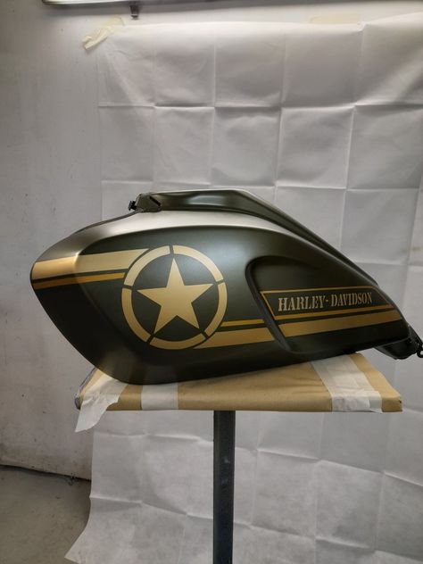 Bike Tank Design, Cb 450 Cafe Racer, Beginner Motorcycle, Motos Bobber, Cb 450, Ducati Cafe Racer, Bike Tank, Motos Vintage, Bike Logo