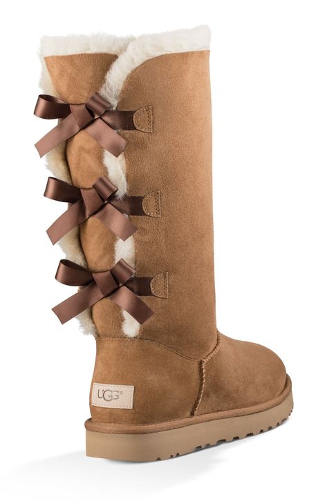 Womens Parka Winter, Stylish Winter Boots, Parka Jacket Women, Uggs With Bows, Ugg Bailey Bow, Ugg Store, Travel Cubes, Bailey Bow Uggs, Ugg Bailey