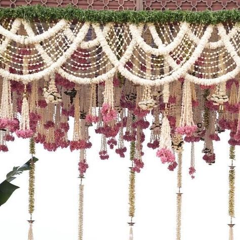 Ceiling Party Decorations, Indian Floral Decor, Indian Wedding Decorations Receptions, Simple Stage Decorations, Home Flower Decor, Garland Wedding Decor, Flower Garland Wedding, Dream Wedding Decorations, Mandap Decor