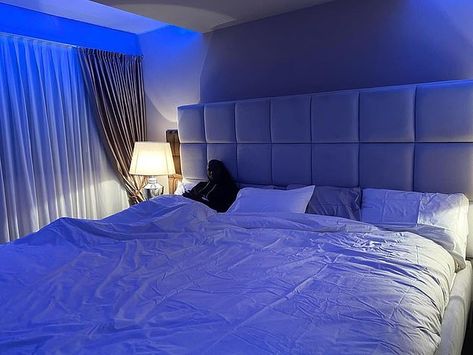 Small Room Big Bed, Huge Bed, Couple Bed, Huge Bedrooms, Milan Apartment, Bilik Idaman, Big Bed, Big Bedrooms, Bedroom Interior Design Luxury