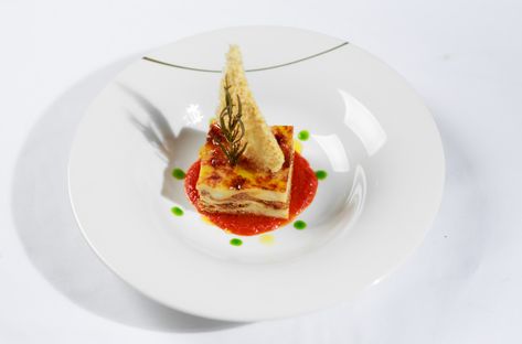 Lasagne Plating, Lasagna Plating Presentation, Lasagna Presentation, Lasagna Plating, Pasta Presentation, Food Plating Design, Gastronomic Food, Baking Chart, Plating Design