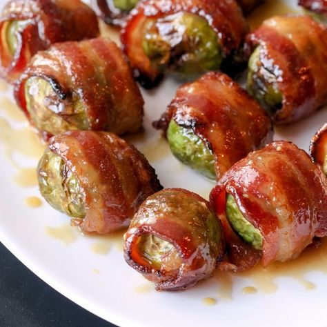 Brussel Sprouts Wrapped In Bacon, Wedding Food Main Course, Food Main Course, Bacon Wrapped Brussels Sprouts, Bacon Wrapped Brussel Sprouts, Brussel Sprout Recipe, Top Appetizers, Low Carb Veggie, Sprout Recipe