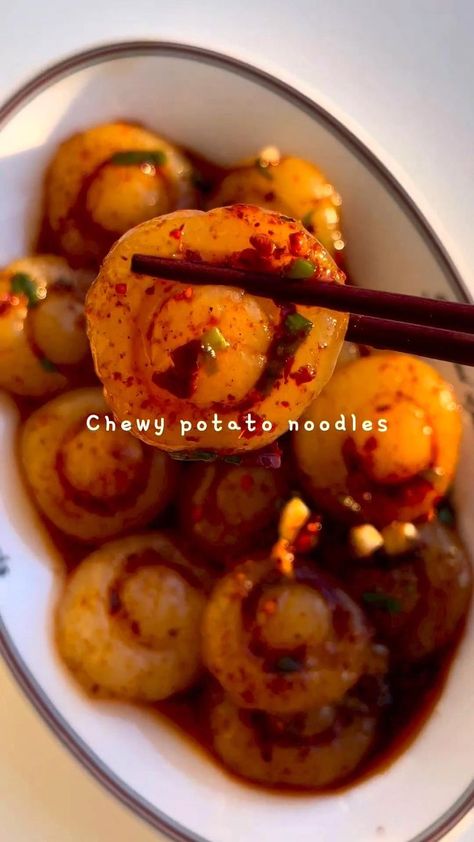 Korean Food To Make At Home, Korean Potato Noodles Recipe, Potato Button Noodles, Quick Dinner Ideas Potatoes, Easy Food Recipes With Potatoes, Korean Potatoes Recipe, Noodles Aesthetic Video, Potato Boiled Recipes, Chinese Potato Noodles