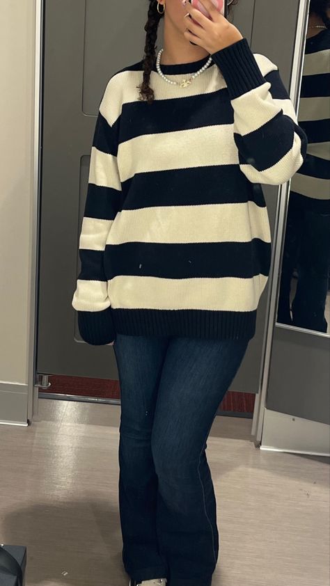 Gap Sweater Outfit Aesthetic, Huge Sweater Outfit, Strip Sweater Outfit, School Sweater Outfit, Downtown Girl Outfits Winter, Gap Sweater Outfit, Grandpa Sweater Outfit, Winter Inspo Outfits, Sweater Weather Outfits