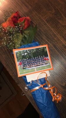 Flowers For Senior Night, High School Football Banquet, Football Banquet Ideas, Manager Football, Baseball Banquet, Soccer Events, Soccer Banquet, Volleyball Senior Night, Football Banquet