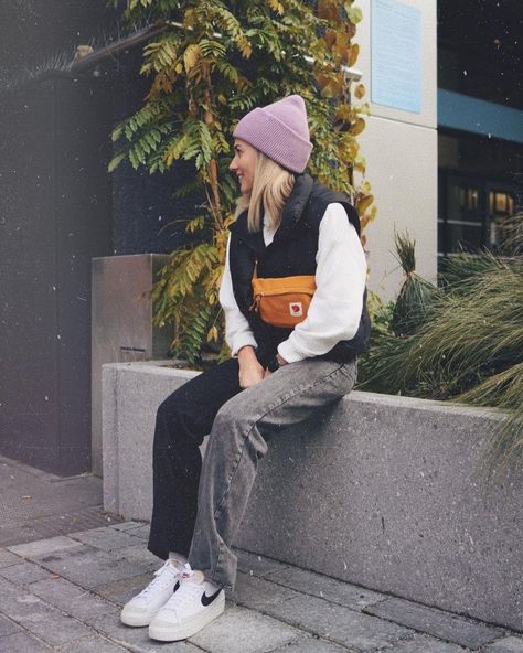 fav. looks • Instagram Fall Hat Outfits, Skater Chick, Beanie Outfit, Womens Winter Fashion Outfits, Winter Mode, Skater Girls, Winter Fits, Outfits With Hats, Street Outfit