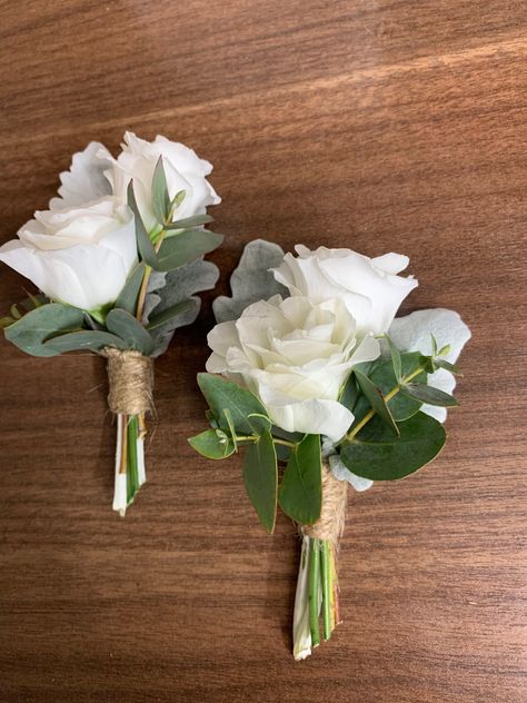 White Buttonhole Flowers, Sage Green And White Boutonniere, White Green Corsage, Small White Rose Boutonniere, Boutinneres Wedding Groom, Boutineer Ideas Wedding Simple, Wedding Flowers Boutonnieres, Groom Boutonniere White Rose, Men Boutineer Wedding