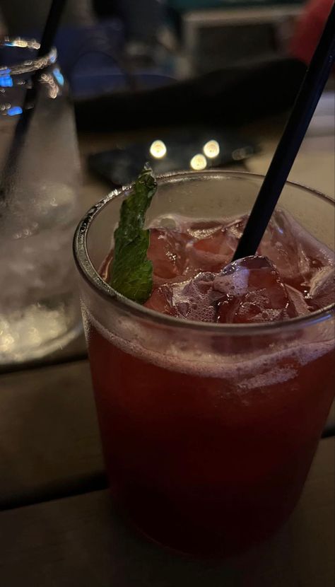 Drinking Night Aesthetic, Night Drinking Aesthetic, Bar Pictures Instagram, Drink Fake Story, Drinks Fake Story, Alcoholic Drinks Pictures, Pretty Alcoholic Drinks, Drink Recipes Nonalcoholic, Strawberry Juice