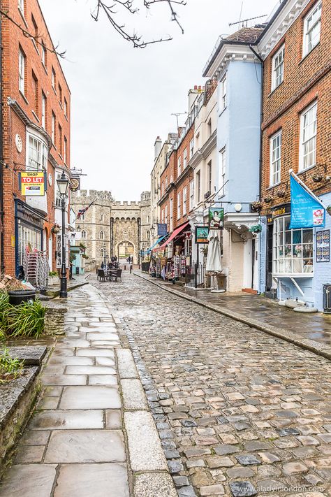 Cobbled Street near Windsor Castle Windsor England, English Village, Scenic Photography, Windsor Castle, England Uk, Uk Travel, A Beautiful Day, Days Out, Celebrity Photos