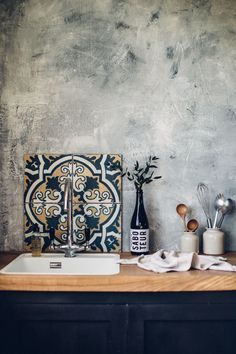 Rough Lux DIY Kitchen wall Splash Back Ideas, Hygge Inspiration, Porcelain Superstore, Kitchen Splash Back, Extension Board, Patterned Tiles, House Things, Thrift Shop, Color Harmony